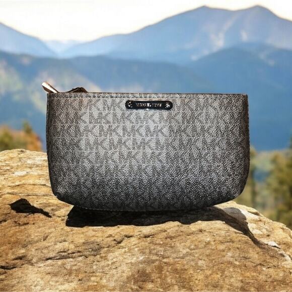 Michael Kors Silver Belt Bag/CrossBody NWT - Picture 1 of 10